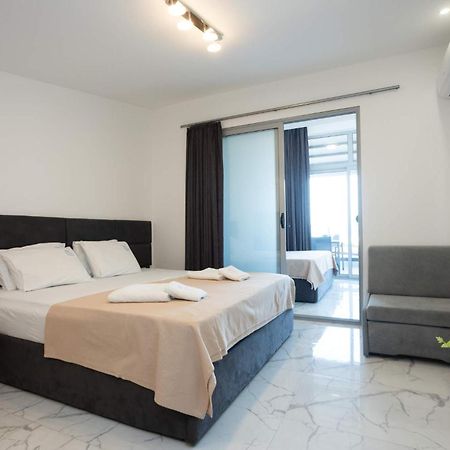 Avgerinos Apartments โปไลโครโน ภายนอก รูปภาพ