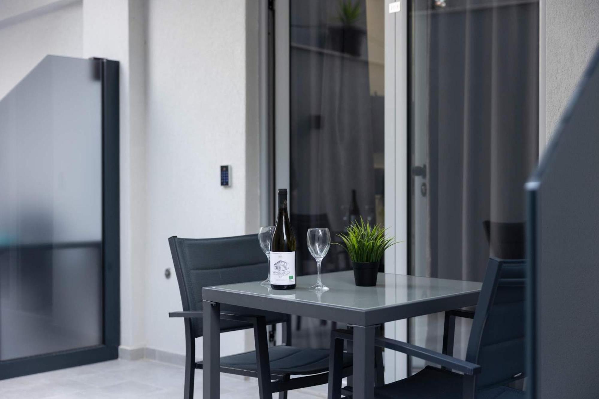Avgerinos Apartments โปไลโครโน ภายนอก รูปภาพ
